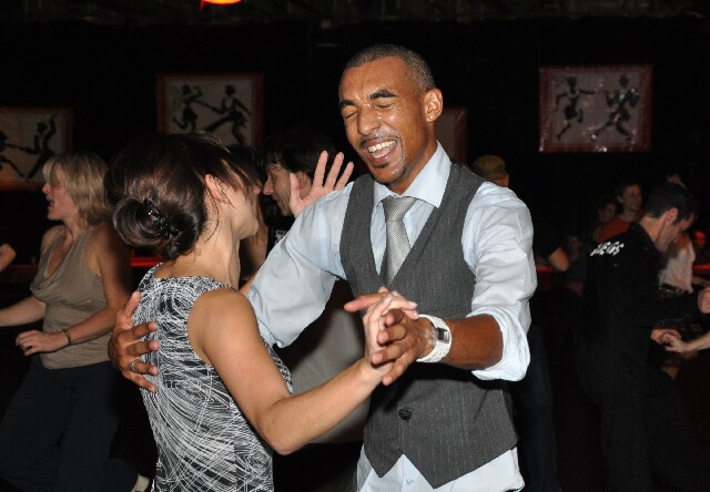 min 2008 11 08 fous swing 480
